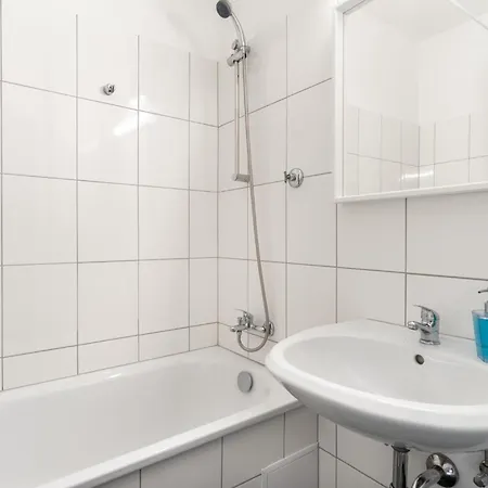 דירה Ruesuite - Messe I King Size Bed I 75 Zoll Tv אסן