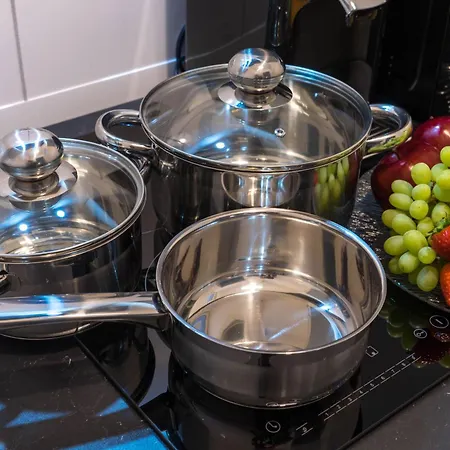 Ruesuite - Messe I King Size Bed I 75 Zoll Tv * エッセン