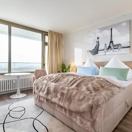 Ruesuite - Messe I King Size Bed I 75 Zoll Tv * אסן