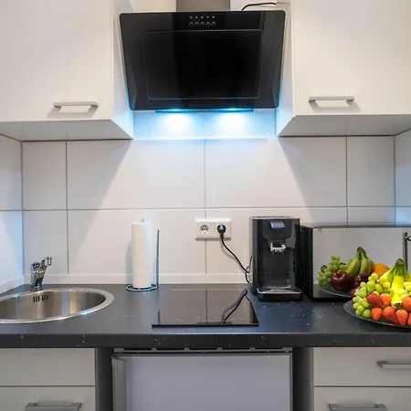 Ruesuite - Messe I King Size Bed I 75 Zoll Tv דירה