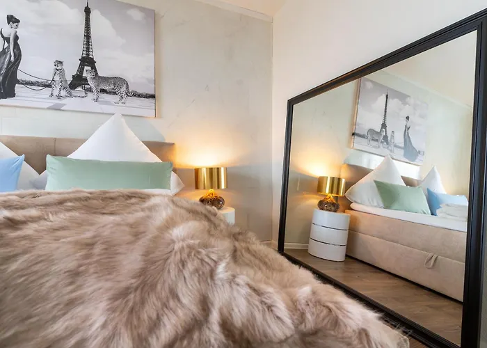 Ruesuite - Messe I King Size Bed I 75 Zoll Tv *